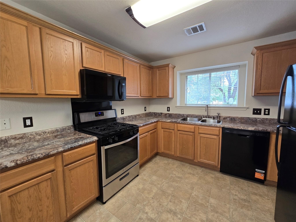 601 Cherry Creek Dr - Photo 4