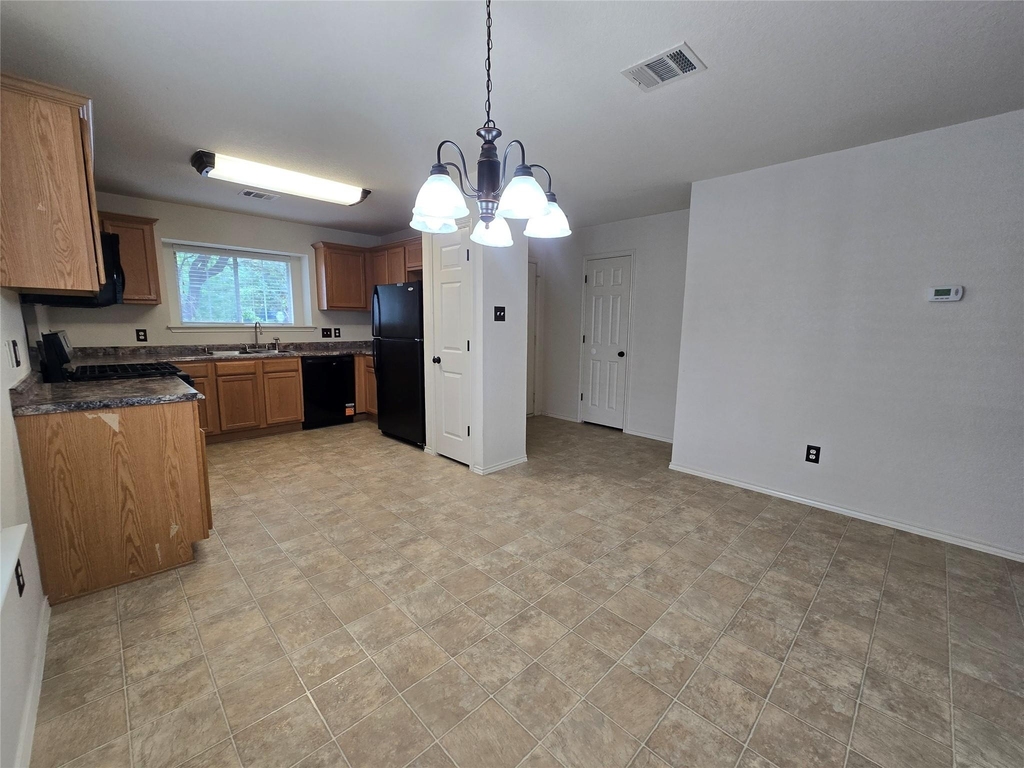 601 Cherry Creek Dr - Photo 5