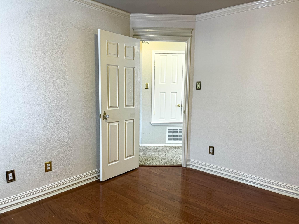 601 Cherry Creek Dr - Photo 12