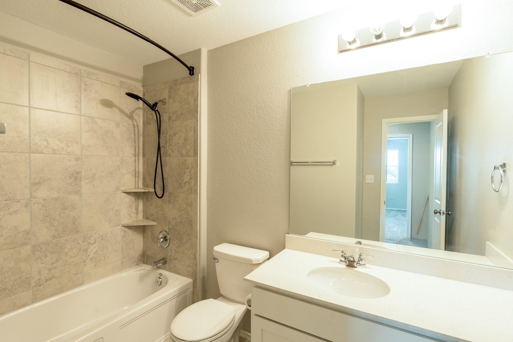 717 Legends Ln - Photo 15