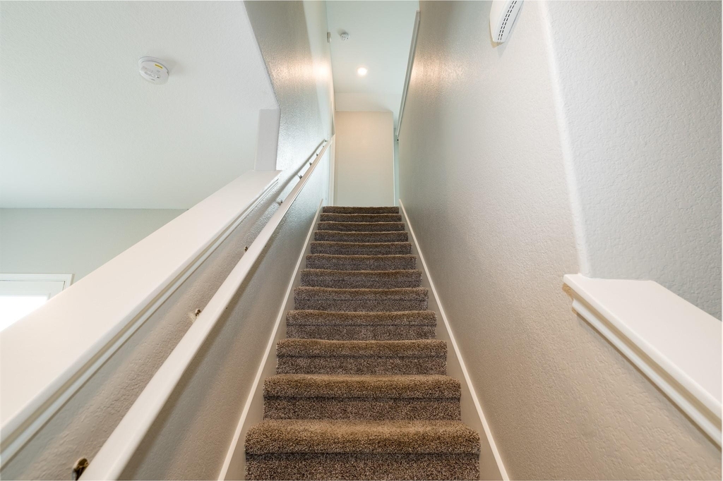 717 Legends Ln - Photo 9