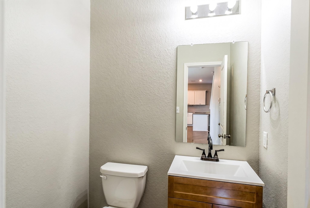 717 Legends Ln - Photo 8
