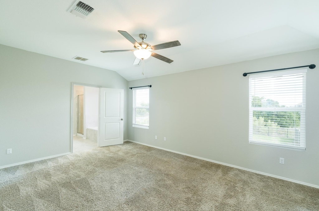717 Legends Ln - Photo 11