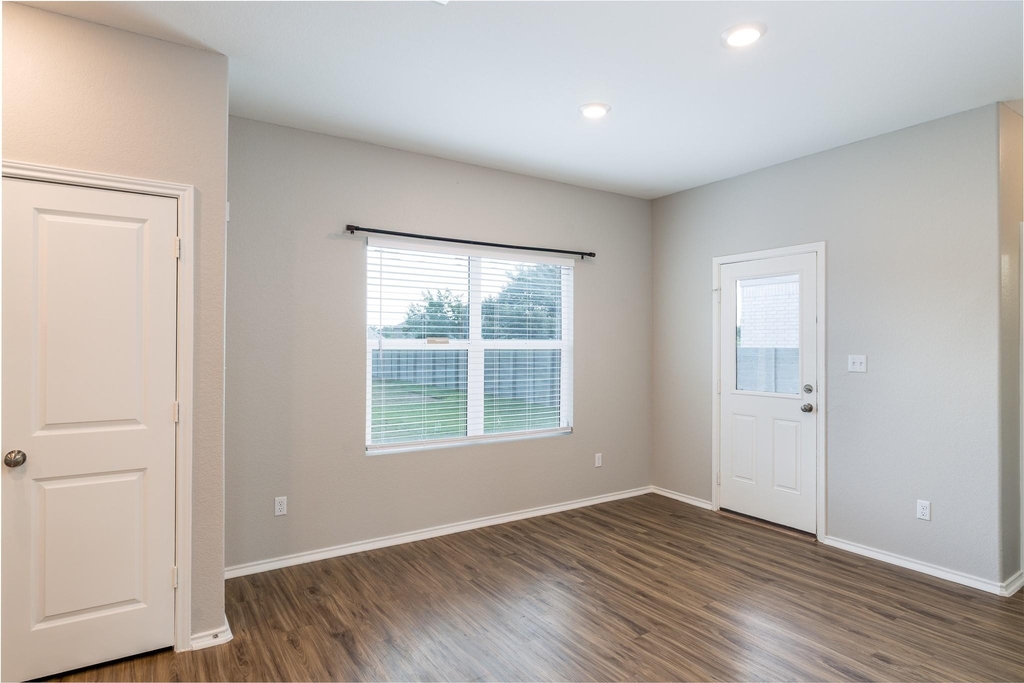 717 Legends Ln - Photo 7