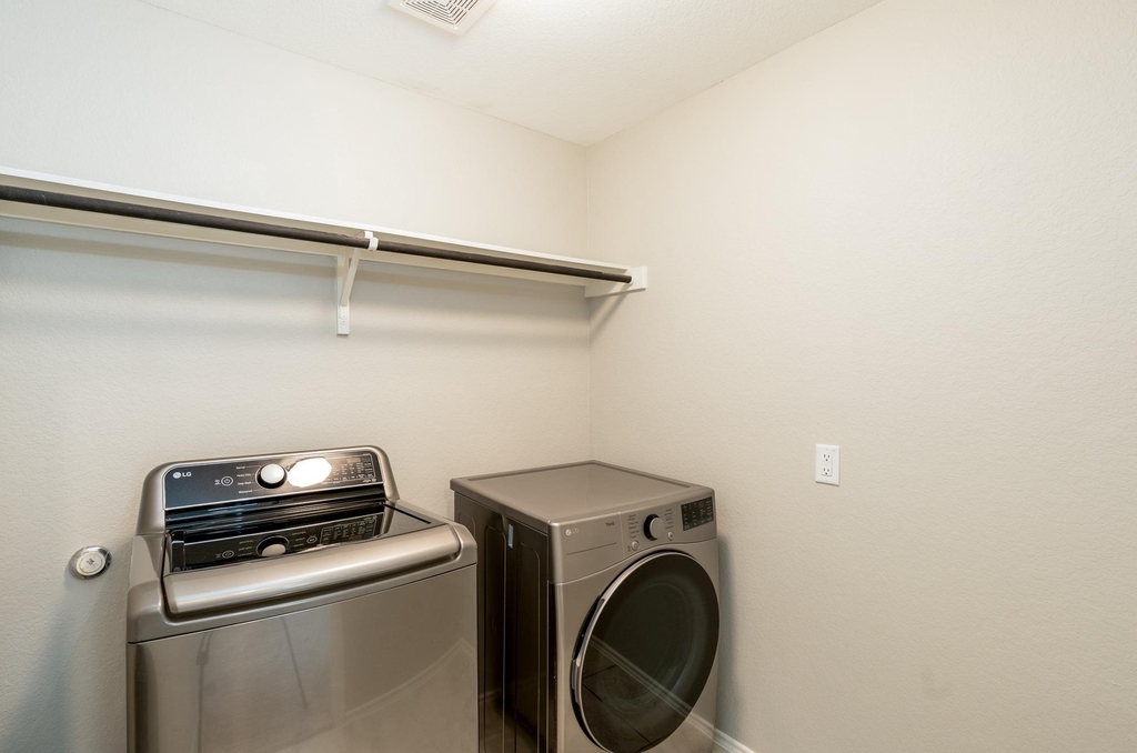 717 Legends Ln - Photo 17