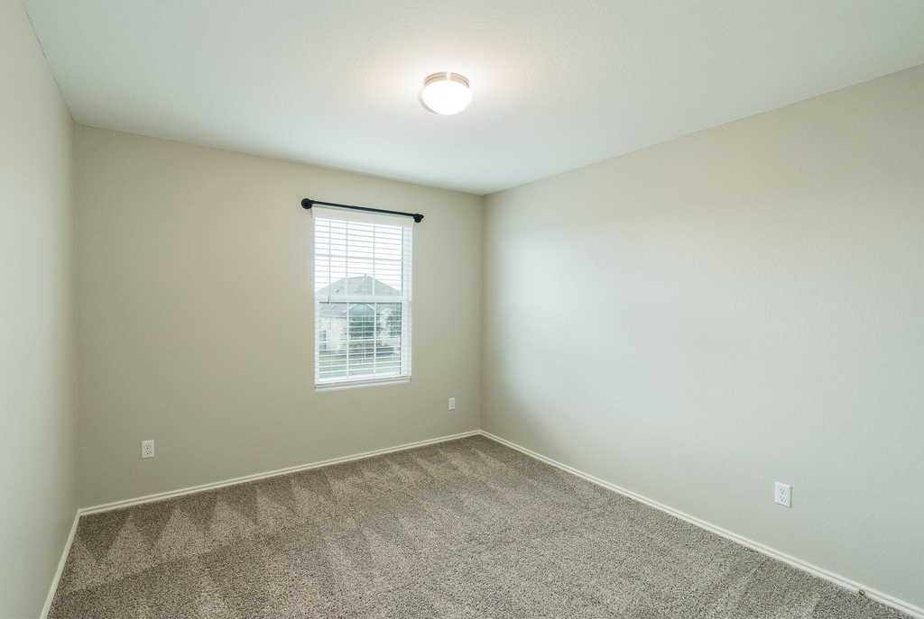 717 Legends Ln - Photo 16