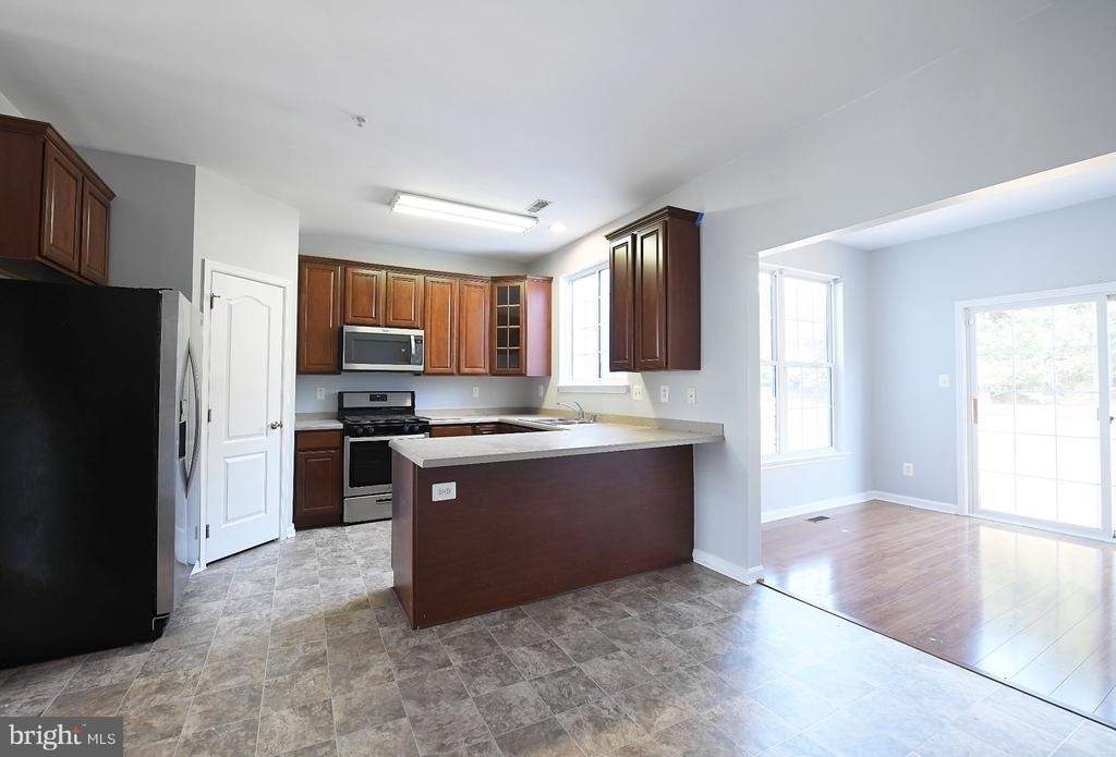 655 Kirkcaldy Way - Photo 11