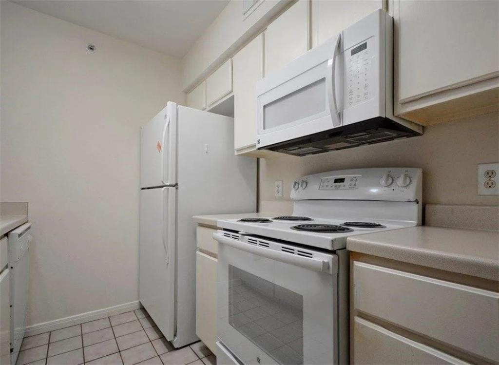 501 W 26th St - Photo 3