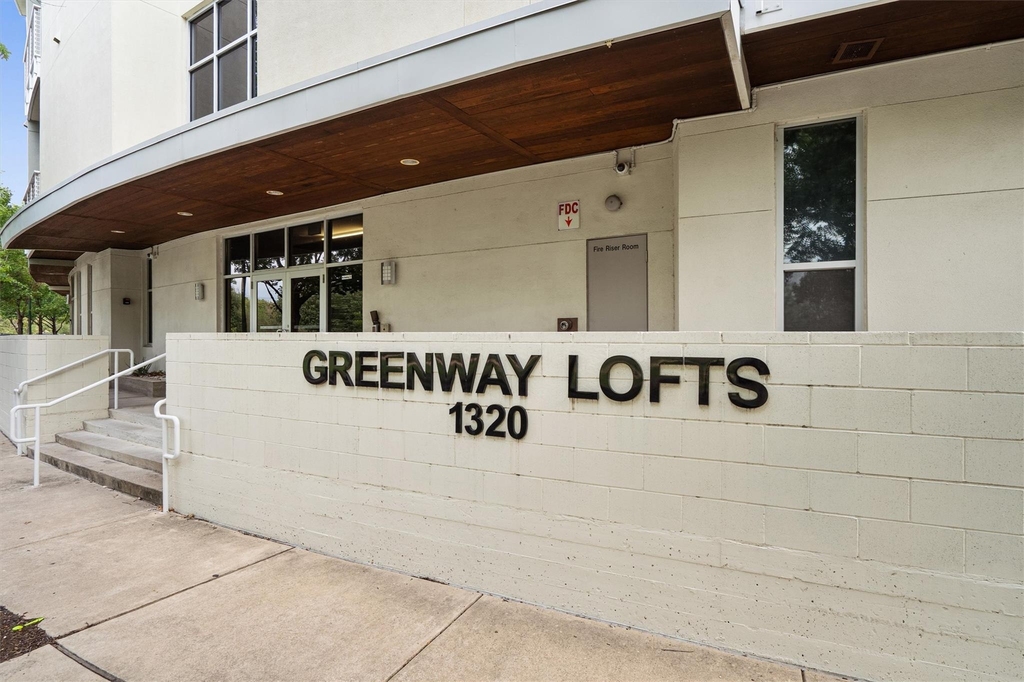 1320 Robert Browning St - Photo 24