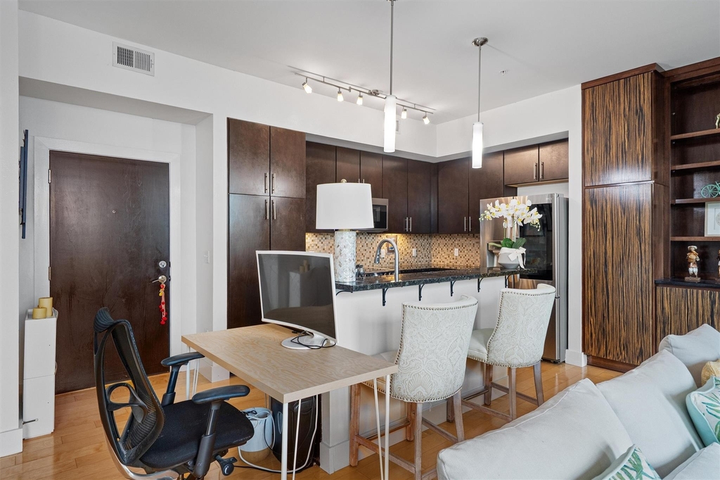 1320 Robert Browning St - Photo 8