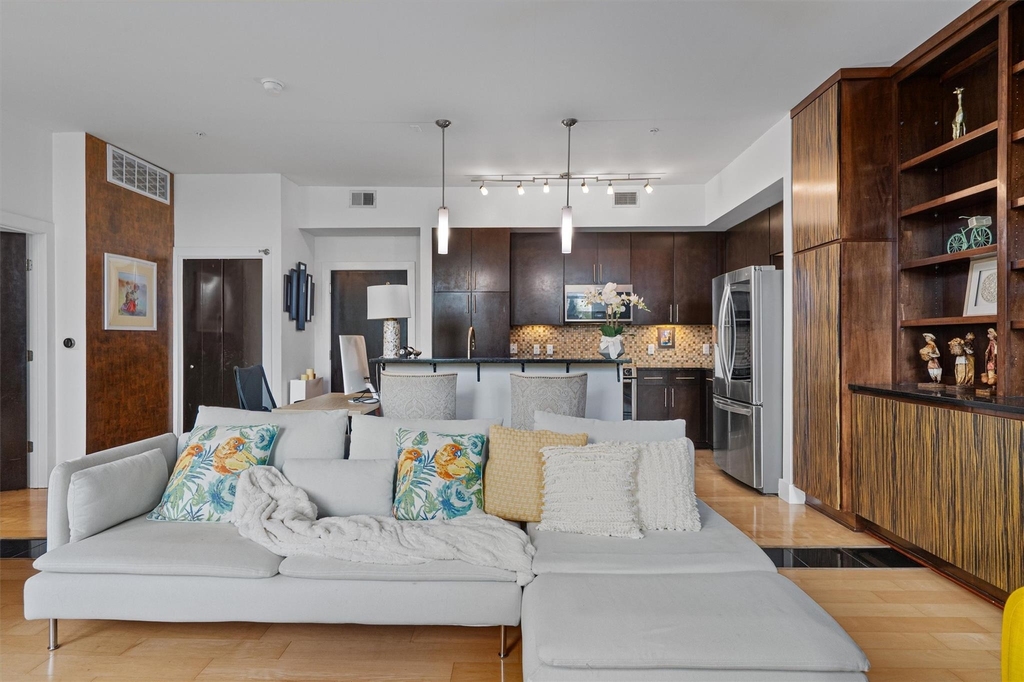 1320 Robert Browning St - Photo 4