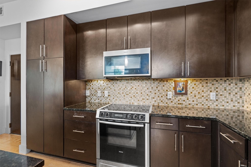 1320 Robert Browning St - Photo 10