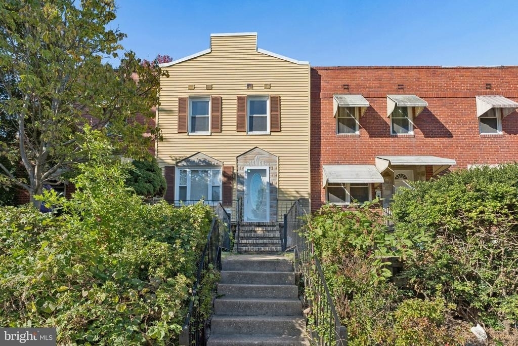 1716 Redwood Avenue - Photo 3