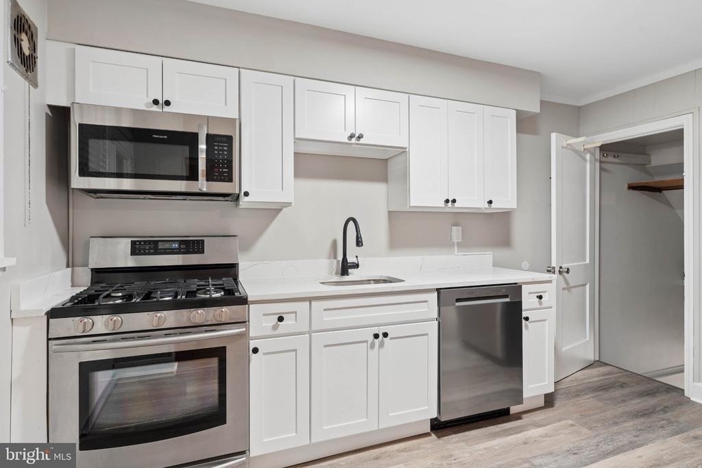 1716 Redwood Avenue - Photo 12