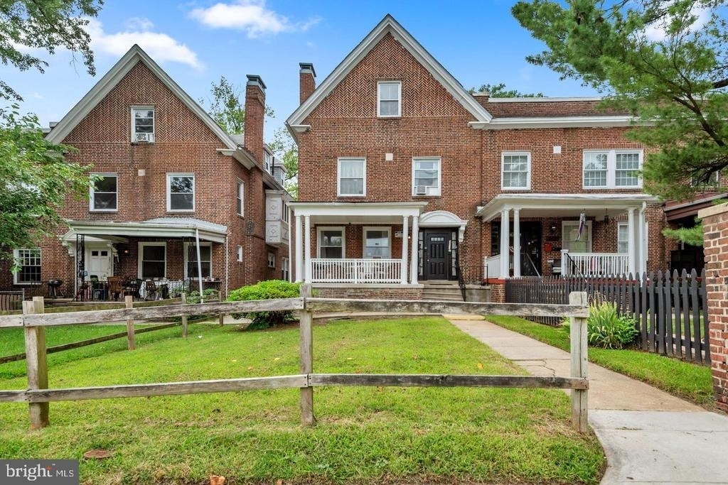 3800 Greenmount Avenue - Photo 1