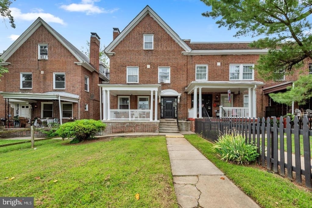 3800 Greenmount Avenue - Photo 0