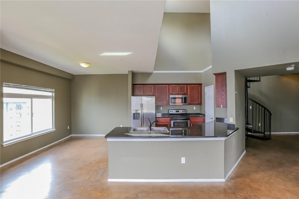 910 W 25th St - Photo 6