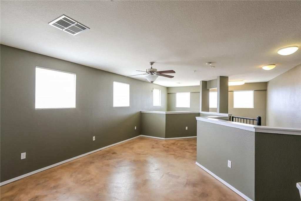 910 W 25th St - Photo 24