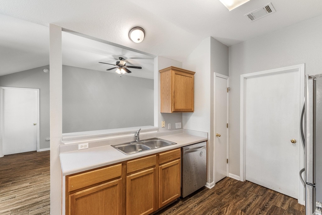 351 Zebra Dr - Photo 4