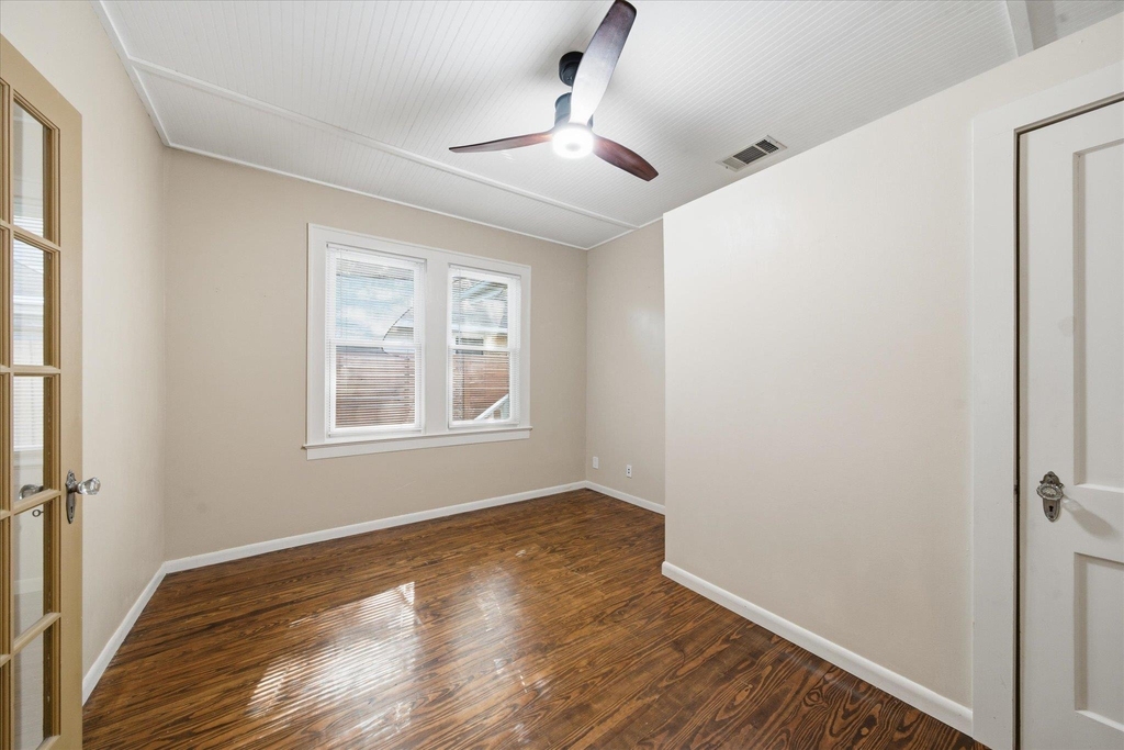 2407 Willow St - Photo 13