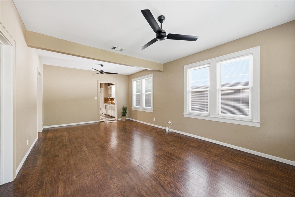 2407 Willow St - Photo 2