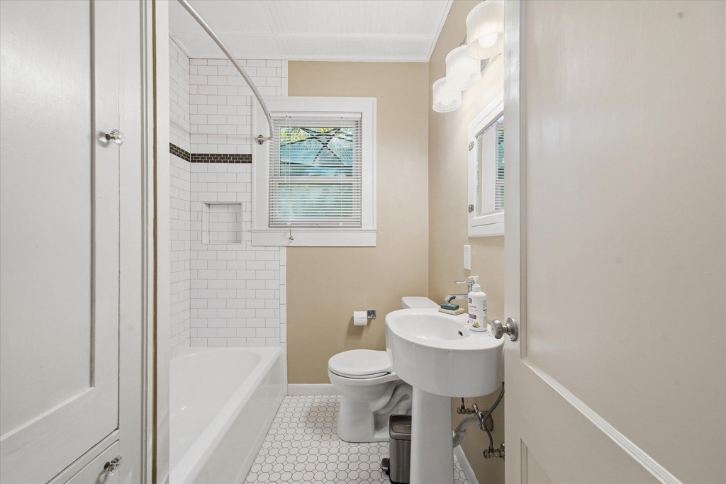 2407 Willow St - Photo 14