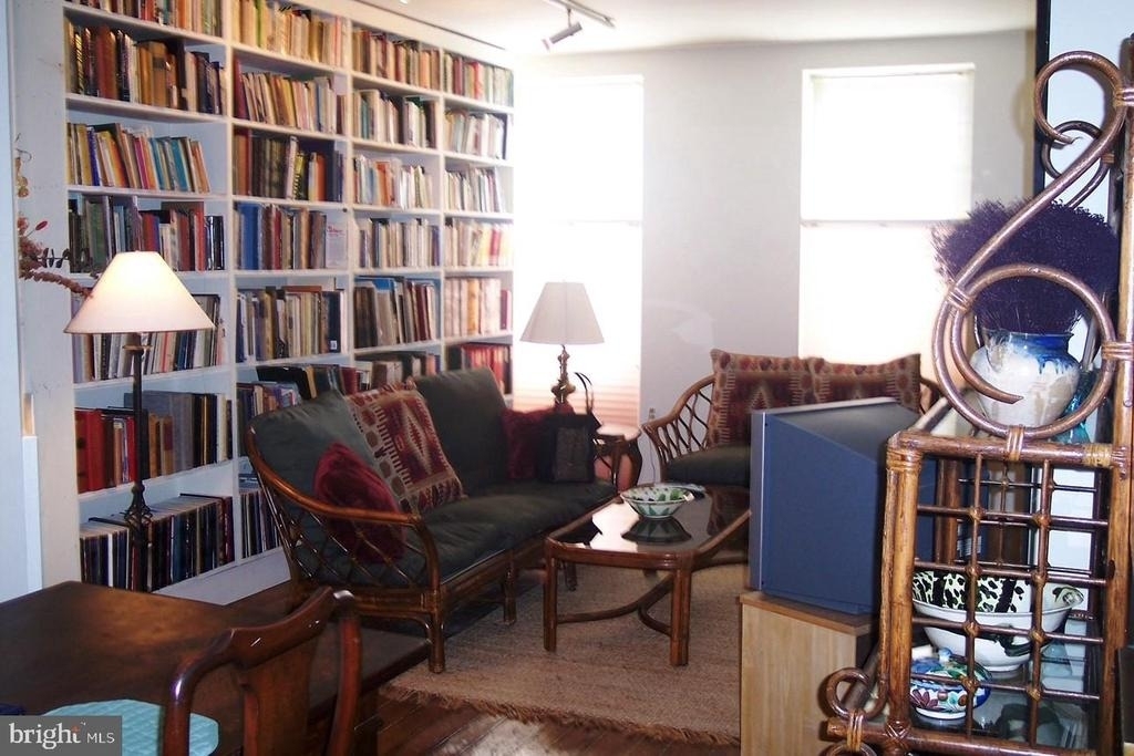 819 N Jackson Street - Photo 4