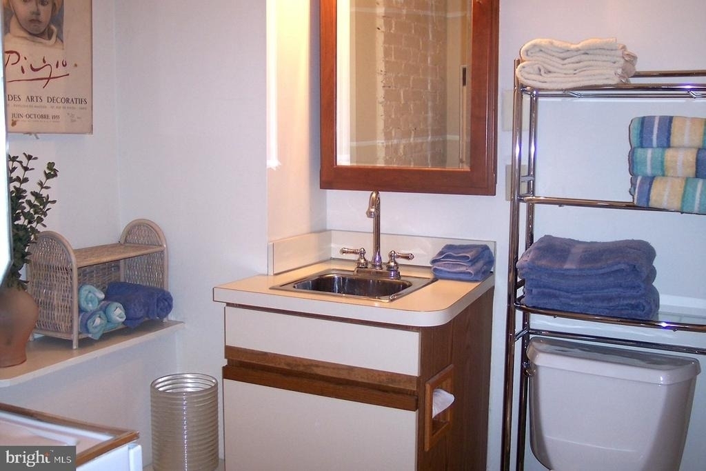 819 N Jackson Street - Photo 7