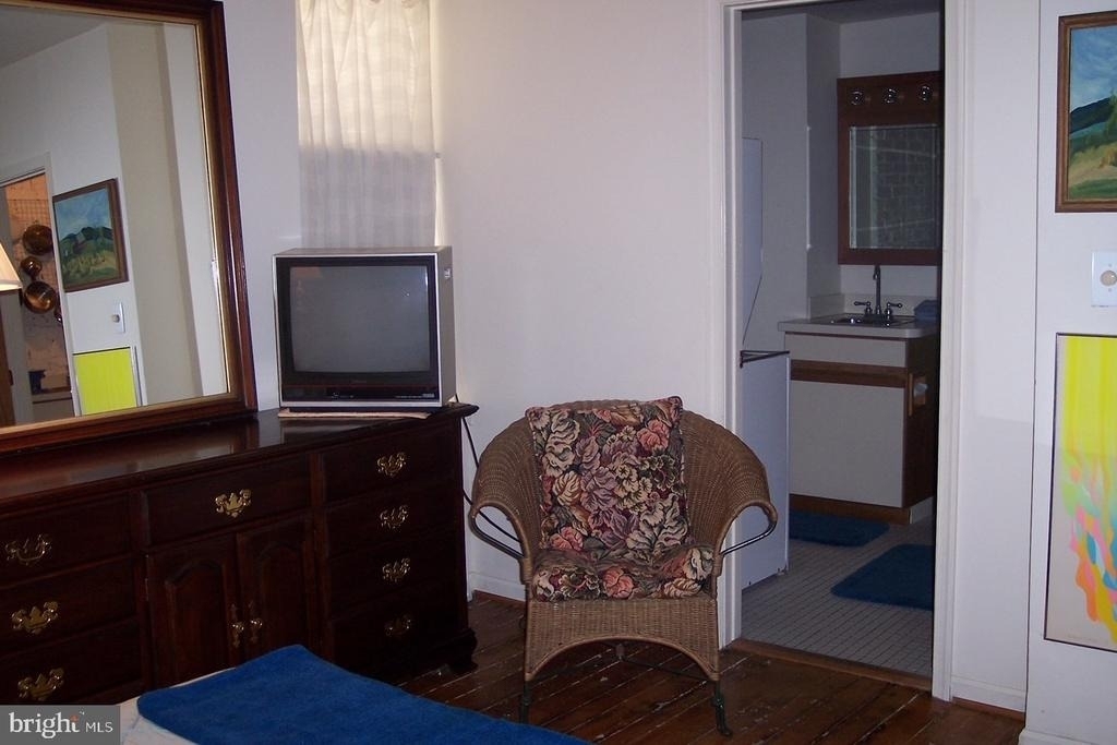 819 N Jackson Street - Photo 3