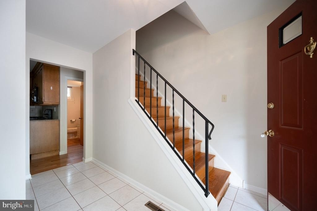 2409 Sweetbriar Road - Photo 1