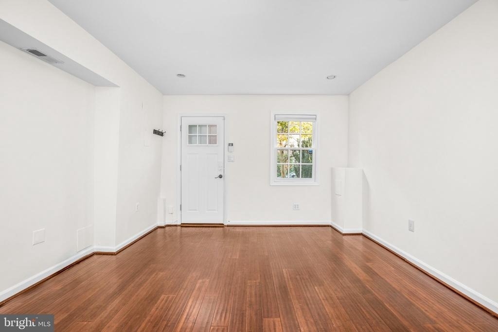 481 Ridge Street Nw - Photo 4