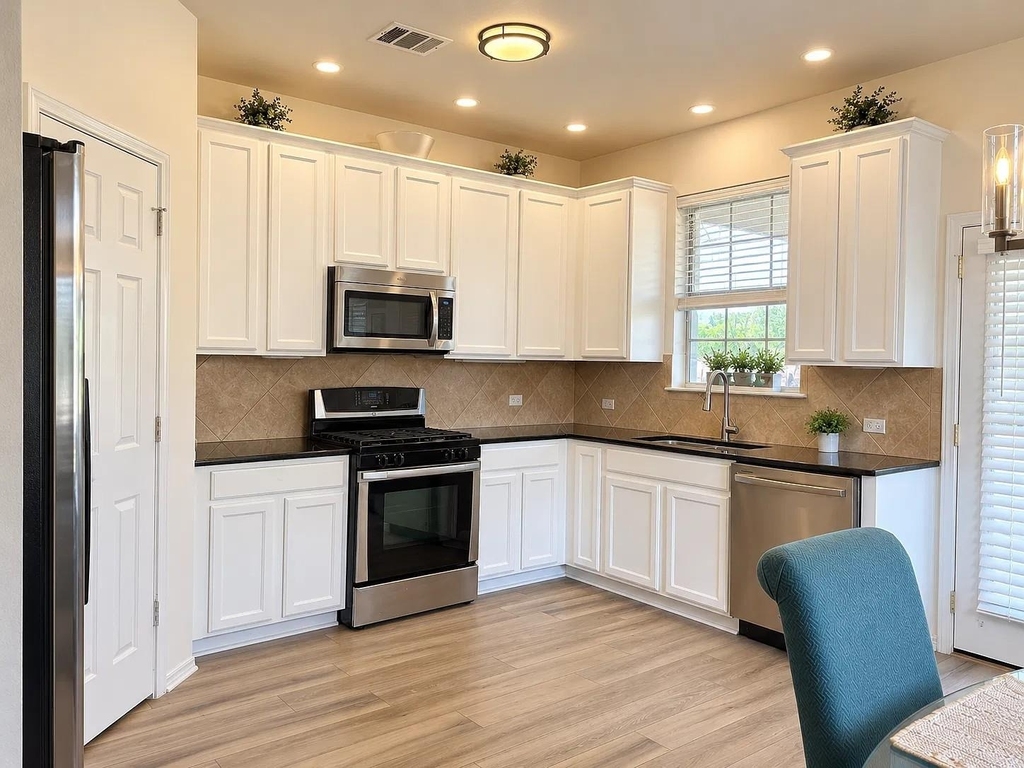9201 Brodie Ln - Photo 3