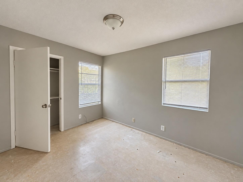 5308 S Pleasant Valley Rd - Photo 25