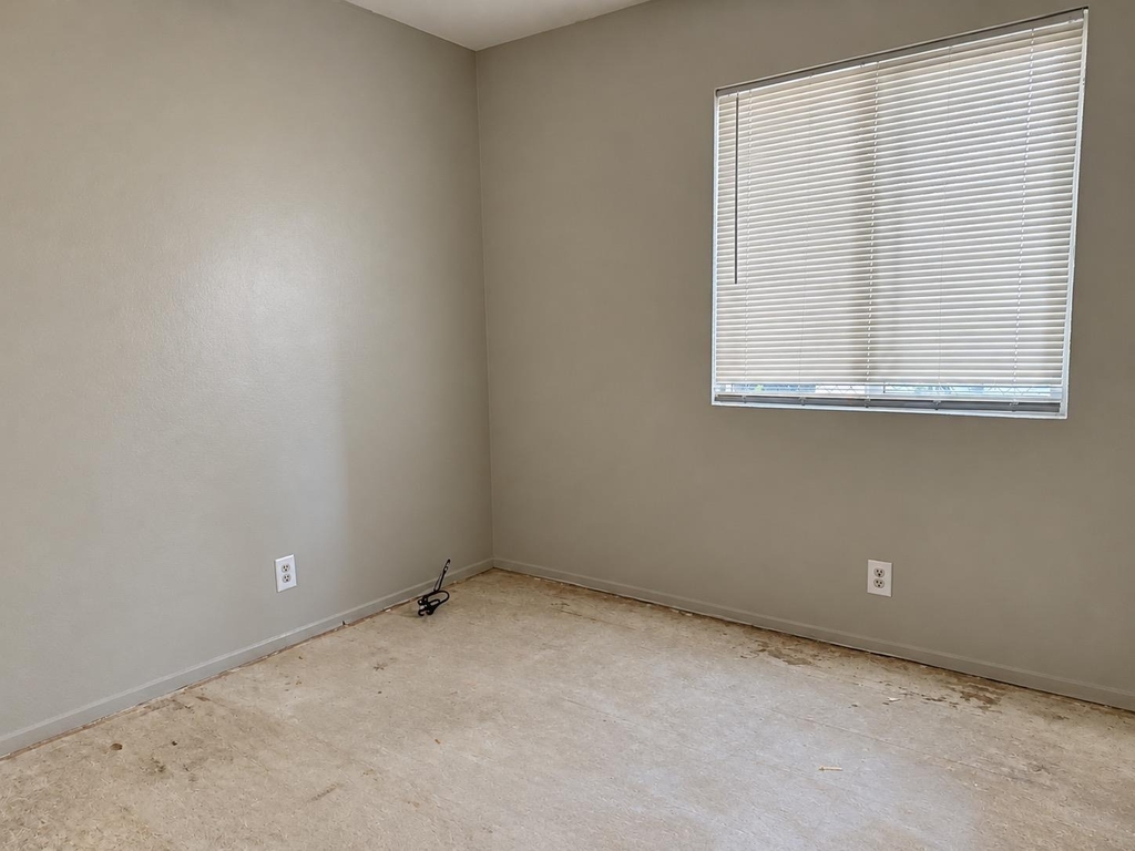 5308 S Pleasant Valley Rd - Photo 12