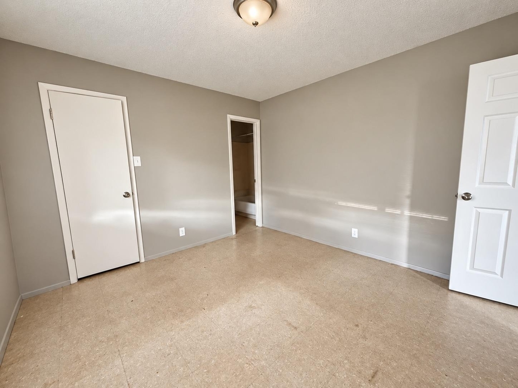 5308 S Pleasant Valley Rd - Photo 19