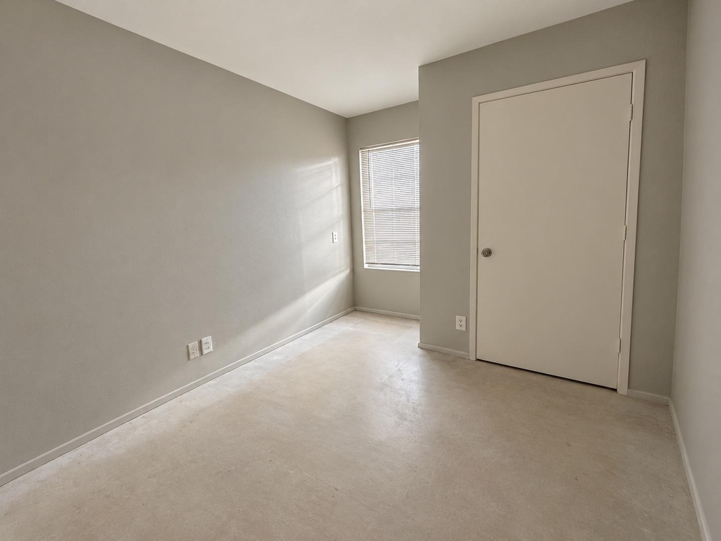 5308 S Pleasant Valley Rd - Photo 26