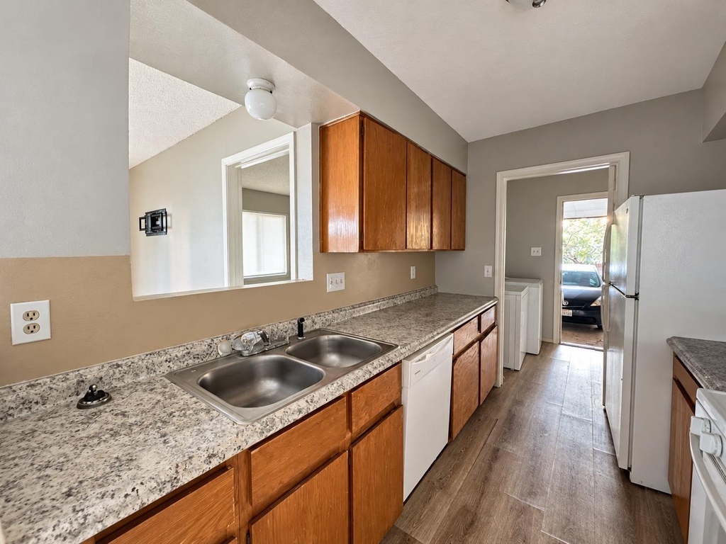 5308 S Pleasant Valley Rd - Photo 1
