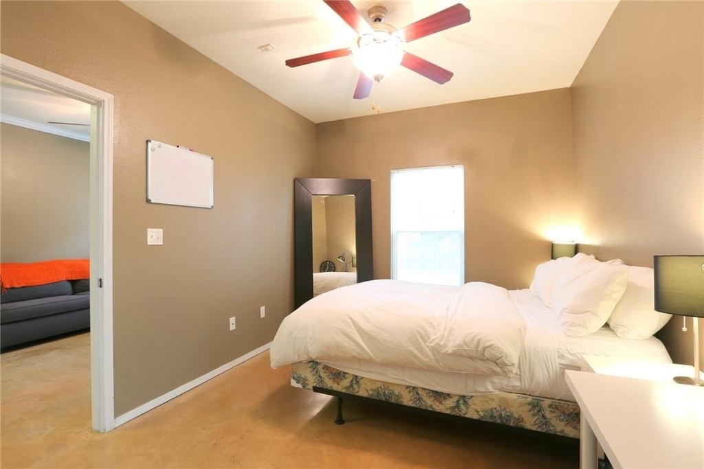 910 W 25th St - Photo 10