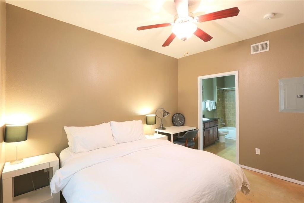 910 W 25th St - Photo 11