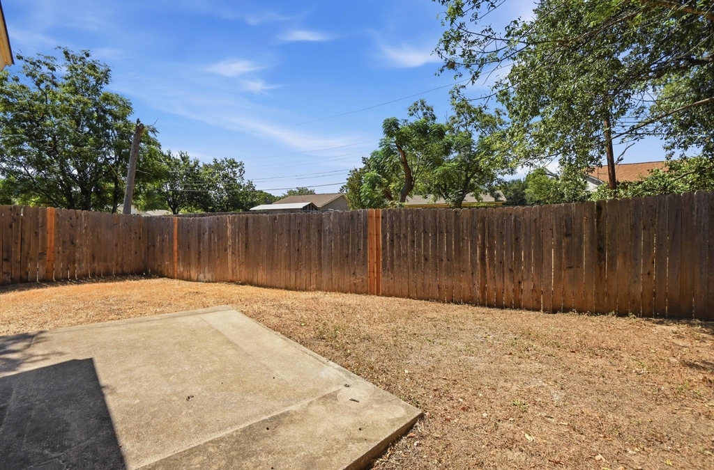 3221 Darnell Dr - Photo 2