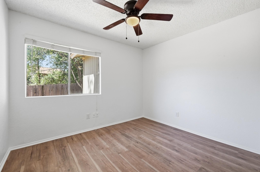 3221 Darnell Dr - Photo 15