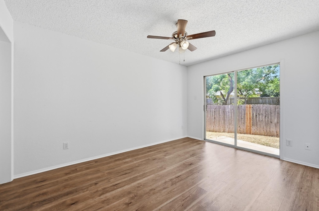 3221 Darnell Dr - Photo 9