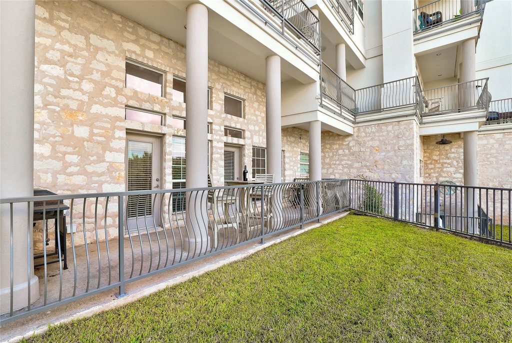 2918 Ranch Road 620 N - Photo 32