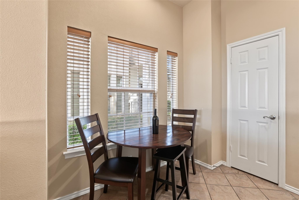 2918 Ranch Road 620 N - Photo 7