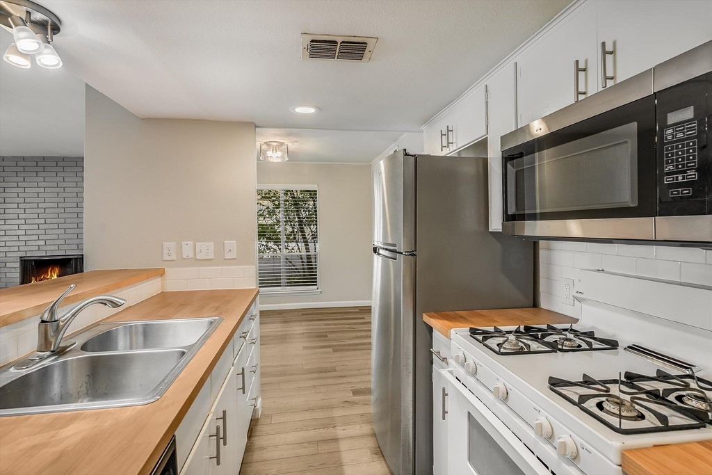 1813 Woodland Ave - Photo 7