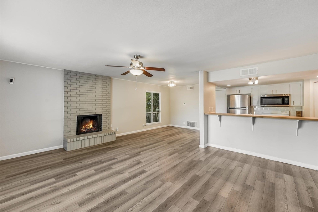 1813 Woodland Ave - Photo 4
