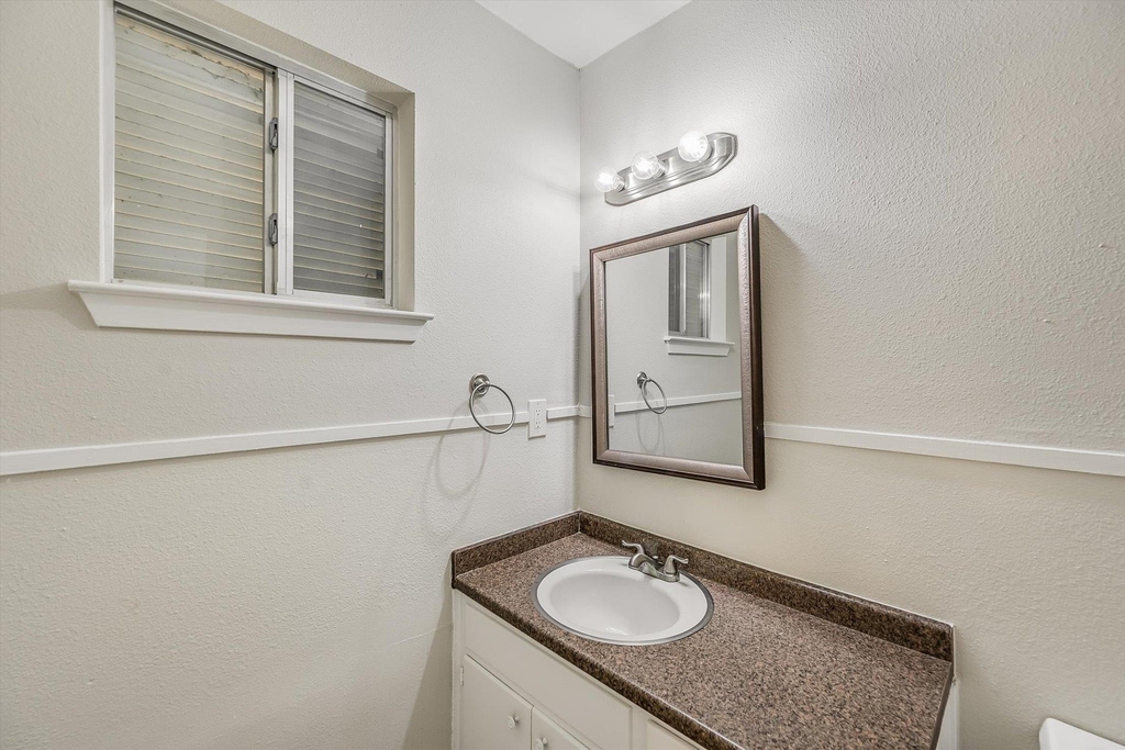 1813 Woodland Ave - Photo 16