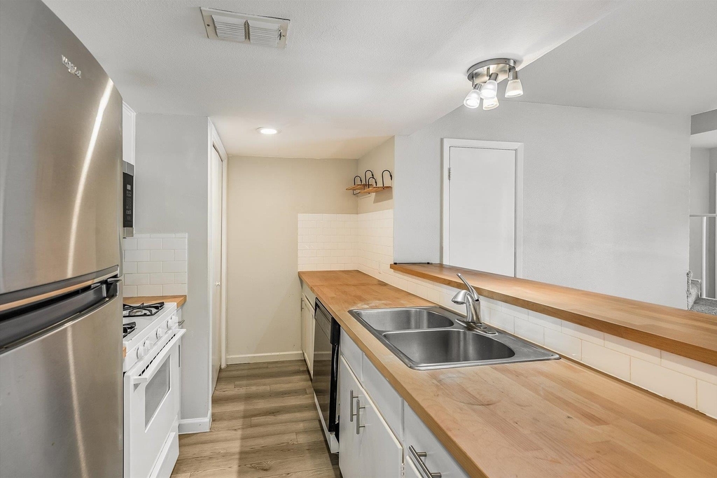 1813 Woodland Ave - Photo 6