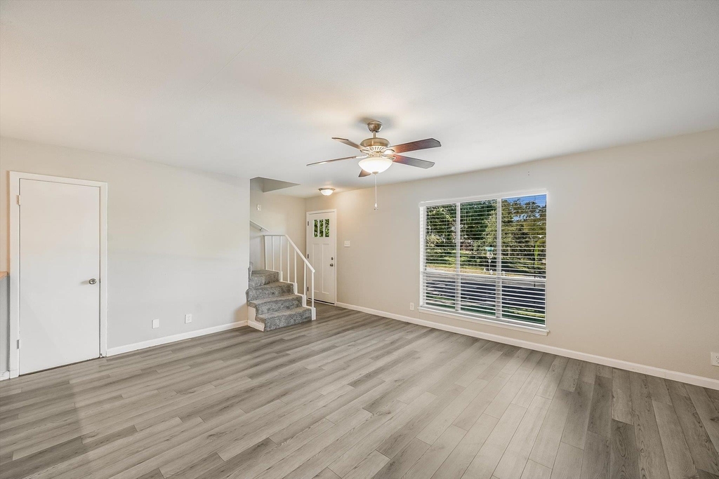 1813 Woodland Ave - Photo 2