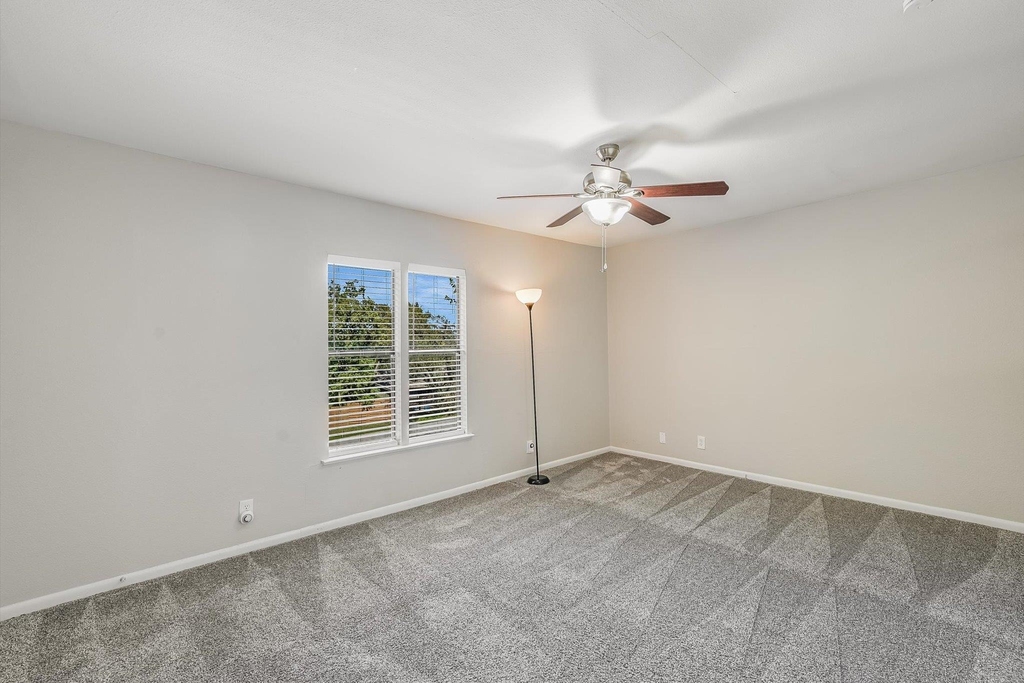1813 Woodland Ave - Photo 11